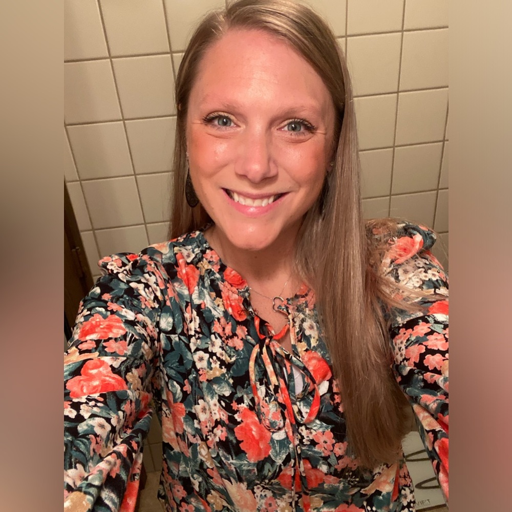 Women’s medium floral blouse